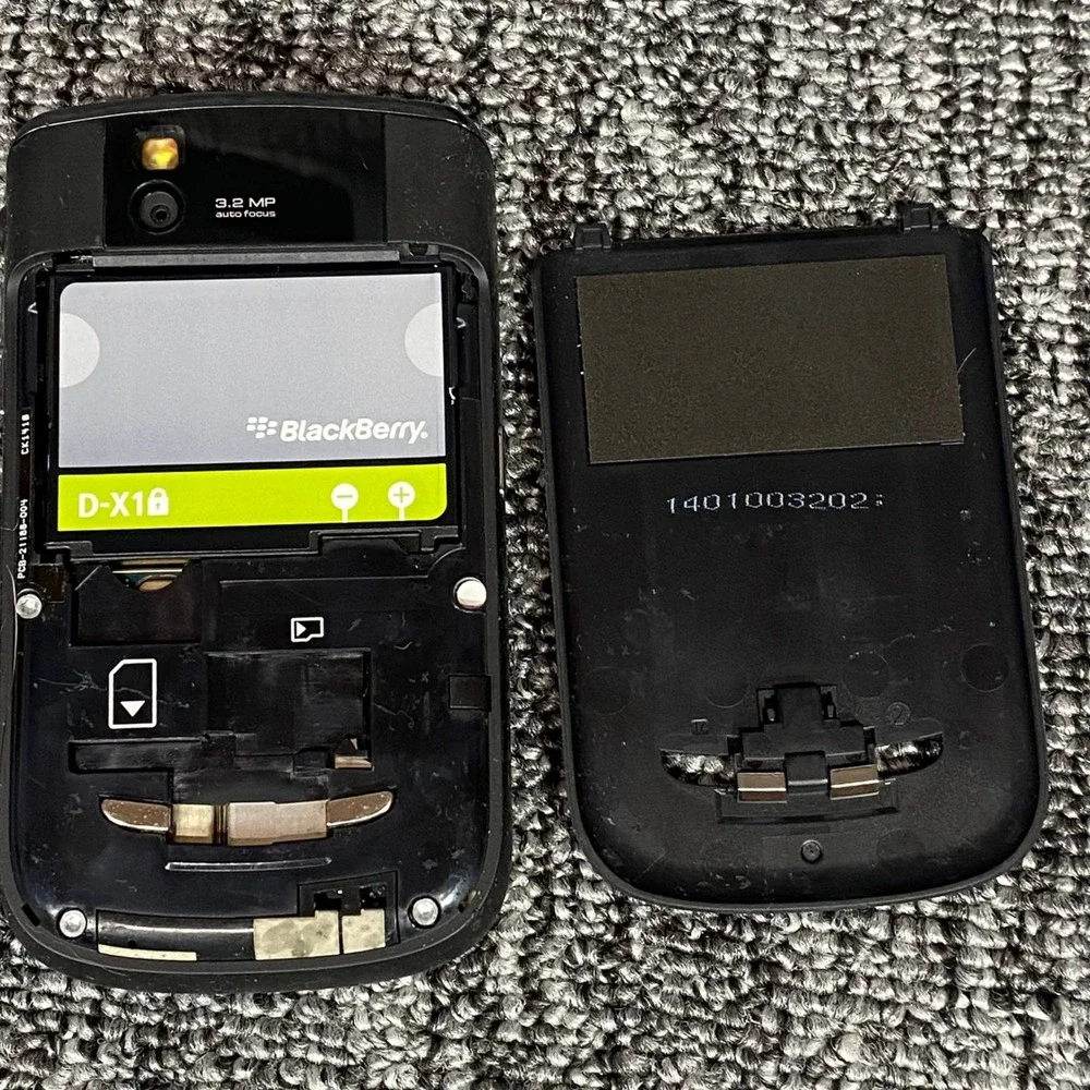 Blackberry Tour 9630 Smartphone Verizon OS 5 Black QWERTY Keyboard Case Bundle